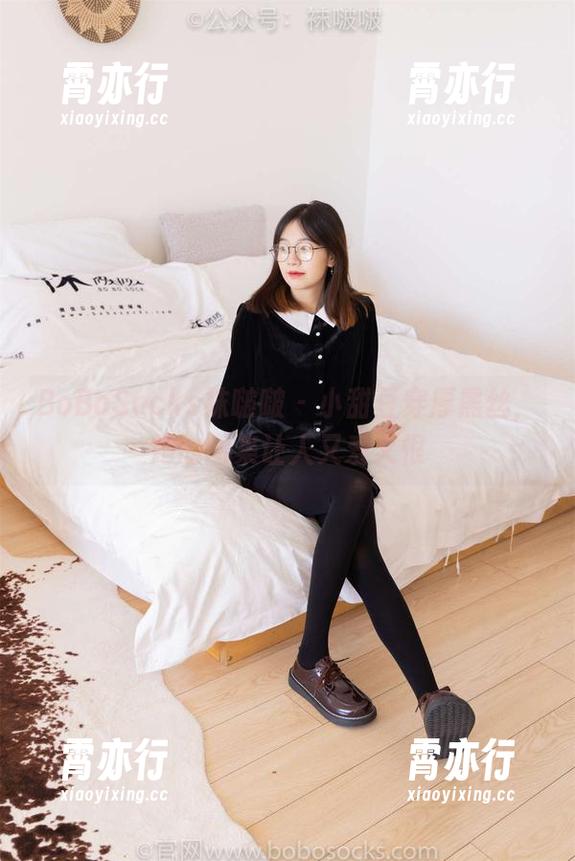 BoBoSocks袜啵啵-小甜豆 BoBoSocks袜啵啵 - 小甜豆穿厚黑丝,她的图集让人又爱又恨