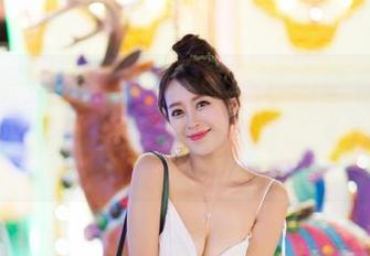 IMiss爱蜜社 - Winki丝姬的瑜伽作品集——看这卷曲的身姿，真是让人心生向往。
