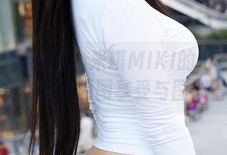 MiiTao蜜桃社 - 米琪MIKI的浴室之旅：水花四溅的原图享受与图册冒险