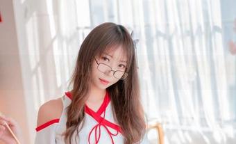 在Money冷冷的办公室，高清写真也无法阻止我揉眼！