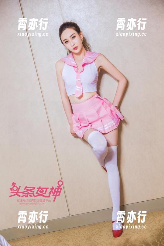 TouTiao头条女神-柠檬酱 TouTiao头条女神 - 论柠檬酱的职业装,果然美图合集不怕人夸,这种力量值得尊敬