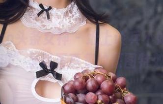 TouTiao头条女神 - 纸上谈兵不如看“萌琪琪”圣诞写真集的原图特效！