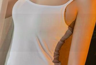 UGirls尤果网 - 这图包里乔依琳的丝袜姿态，总让我觉得很撩，但又不想去想太多。