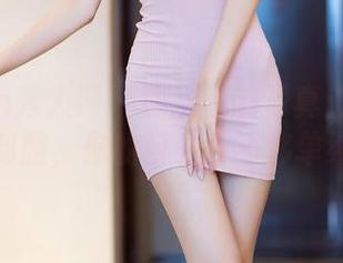 Xiuren秀人网 - 唐翩翩的写真：说好只拍制服，你的目光却不够单纯哦