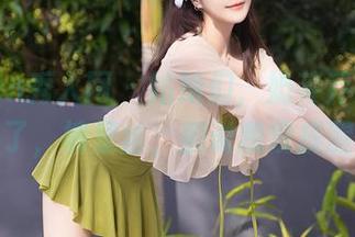 Xiuren秀人网 - 姑娘们，奶芙乔乔的图包来了，裤里丝，别说我没提醒哦！