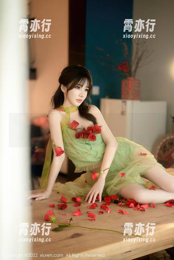 Xiuren秀人网-希雅sia Xiuren秀人网 - 一边想过往,一边看希雅sia的死库水写真,图片里藏着细腻