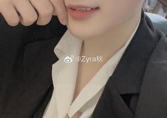 这Zyra秋的短裙在高清下太养眼了，只想下载然后设置为壁纸！