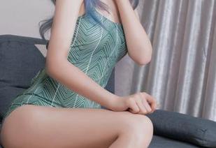 eloise软软JK系列美图，更新得让人心痒痒。