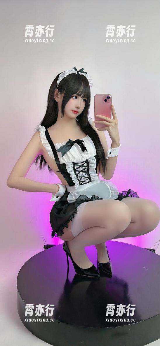 miko酱ww的礼服摄影，可能是我见过的最不一样的方式，完全是另一种style。
