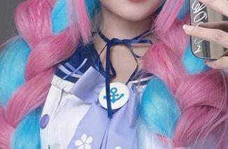 你见过roroki骷髅姬的泳装吗？原图里她竟然在和浪花对话！