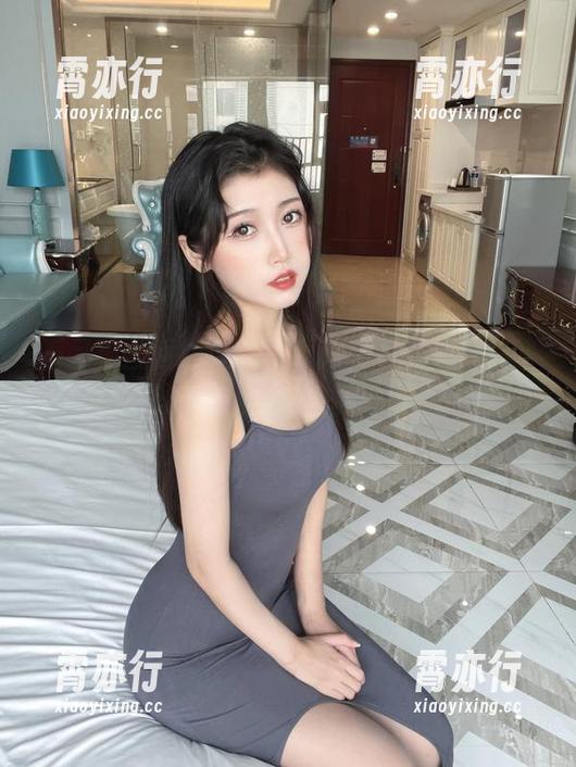 不呆猫携西域风情写真而来,要是有只骆驼为伴,可能会说些阵阵碎语。