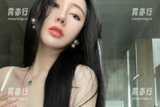 微密圈 - 不爱笑的赛琳的校园“福利”,她的作品总是让人忍俊不禁!