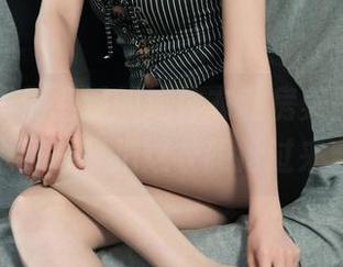 丽柜 - 看到潘潘的连体衣私房美图，真想跃进屏幕里把这衣服抢过来穿！