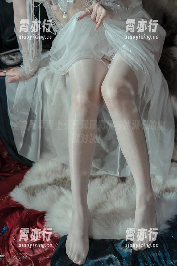 云溪溪奶桃 全套写真奉上:云溪溪奶桃与冰洲石的幽默对决!
