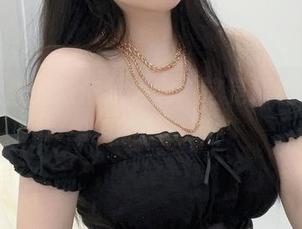 连体衣里的依依超级懒：这是精选，还是单纯的诱惑呢？