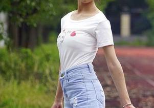 初夏女神 - 柒柒在白裙里的“白头偕老”，分享给你这份童话感！