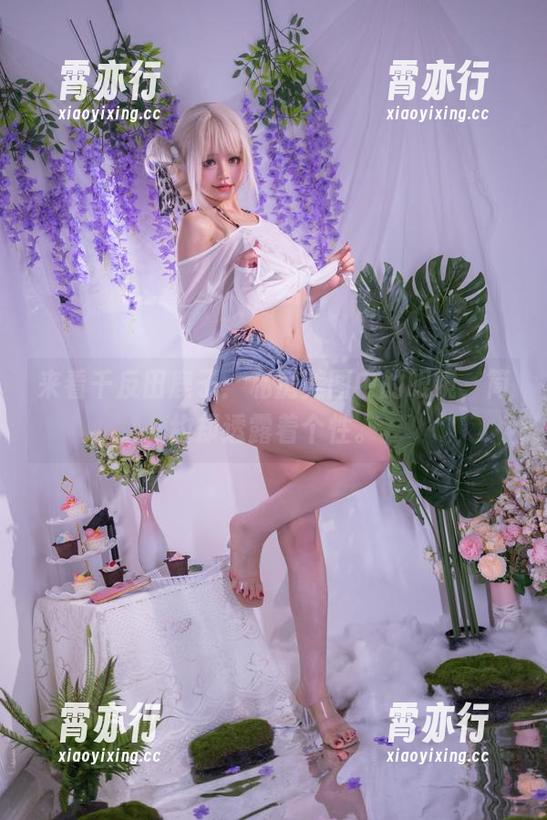 千反田鹿子 来看千反田鹿子:私房美图中的眼镜,简约却透露着个性。