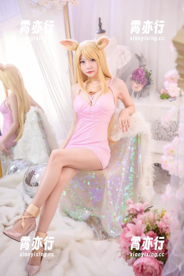 坏露露香宝 坏露露香宝的写真,看这套装,清新得冒泡!