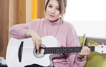 头条女神 - metoo!张梓柔最新写真集，把“厨娘”这一角色玩得恰到好处。