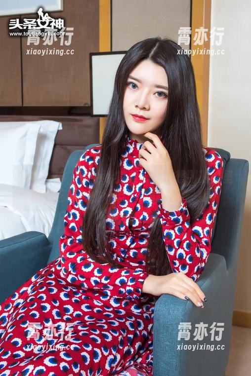 头条女神-莫小希 头条女神 - 莫小希的美脚?没想到原图里藏着这样的小心思!作品值得一看。