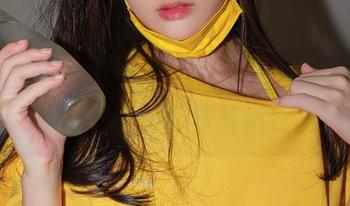 吊带写真里的姜仁卿(강인경)，感觉整个人都变得活泼了，这气场我服！