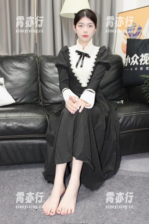 小众视觉-圆圆 小众视觉 - 美图大赛冠军:圆圆和她的裤里丝亲密无间,赶紧分享哦!