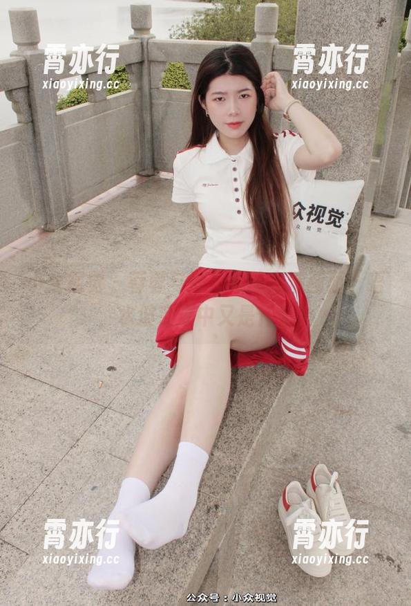 小众视觉-蓉蓉 小众视觉 - 蓉蓉与那片海的高清画面,唔,水波荡漾中又是什么?