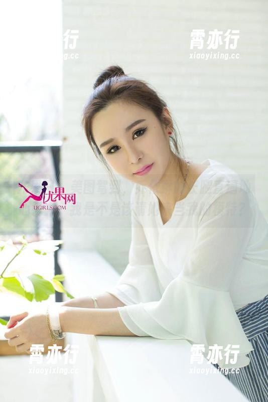 尤果网 - 美图驾到,乔依琳的长腿直逼地心引力,我是不是该请她来当我的模特?