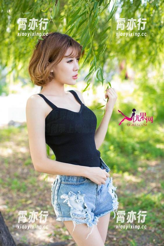 尤果网 - 写真界的‘眼镜侠’——看纯小希如何带上她的定制眼镜！