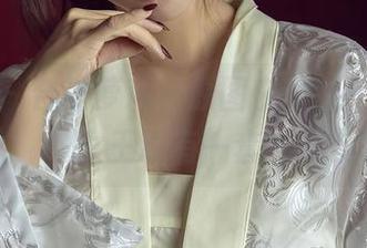 尤蜜荟 - 合法萝莉，原图在看，不老实的女王真有一套！