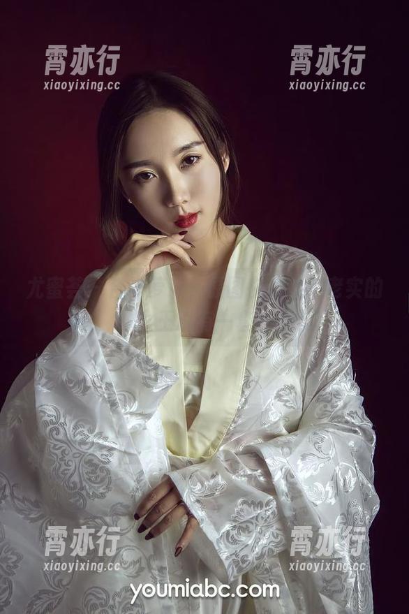 尤蜜荟 - 合法萝莉，原图在看，不老实的女王真有一套！
