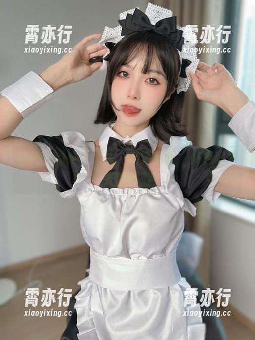 泳池里的布丁大法，高清套图，肤色和水光的讽刺