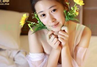 推女神 - 美图来了！王婉悠的黑丝，舒服得像在沙发上懒洋洋地窝着。