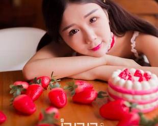 果团网 - 莫雅淇在浴缸中，图包里的泡沫似乎在窃窃私语？