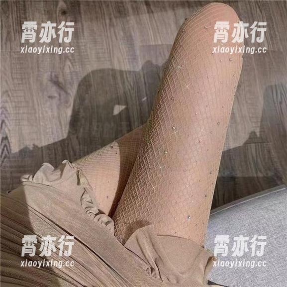 猪小七 微密圈 - 说好的天台,果然是猪小七的写真图包中的不一样风景