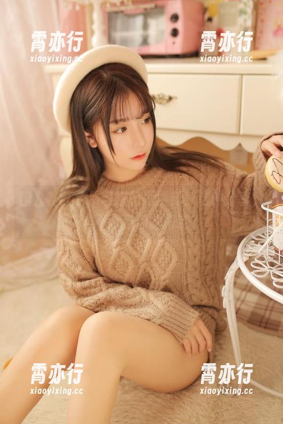 猫九酱 猫九酱红色吊带搭配高清料,这种分享,谁不想当你的朋友?