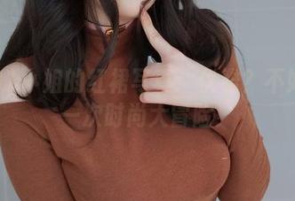 白银81小姐的红裙写真：优雅？不如说是一次时尚大冒险！