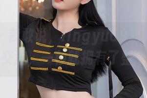 秀人网 - 我敢说，lingyu69双人写真里的眼神交流，一秒就拥有了整个画面。