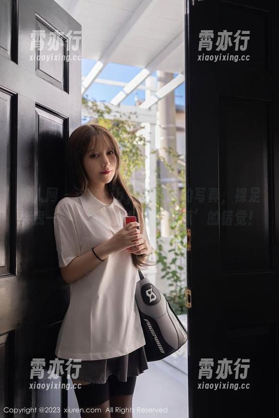 秀人网-sibyl是女巫 秀人网 - 这次sibyl是女巫的写真,裸足给我一种‘想喊你快来吃香蕉’的错觉!