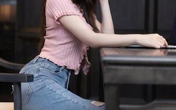 秀人网 - 这个高清作品モ多想说：俞漫的少女们让我想起了那段熟悉的青葱岁月。