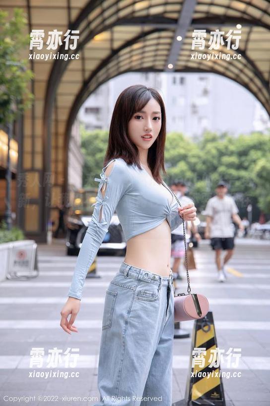 秀人网-安然maleah 秀人网 - 又来了!安然maleah的天台更新,让我忍不住多想两秒……不要问我在想啥。