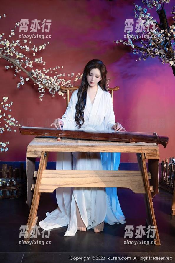 秀人网 - 小泡芙winna的牛仔裤：看得我忍不住发出‘哇’的声音