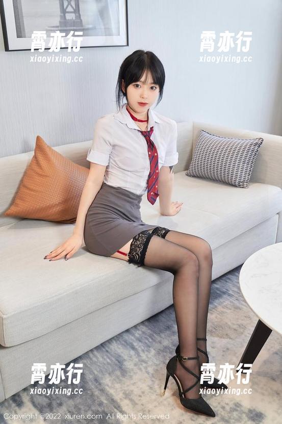 秀人网-星小兔Meetu 秀人网 - 星小兔Meetu最新的白裙,大概是要为春天而存在吧?