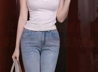 秀人网 - 无法抵挡的美图更新，李雅柔的美足又叫嚣着要成为焦点