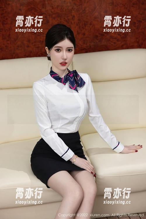 秀人网-杨晨晨 秀人网 - 黑丝“轻轻一撩”,杨晨晨的美图让人有些“害羞”…