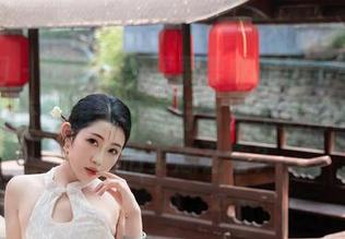 秀人网 - 艾栗栗栗栗栗栗吖的奶牛写真，不得不让我想到了流行与乡土之间的怪谈，你们要怎么看？