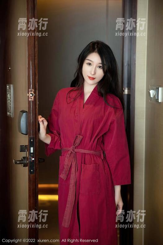 秀人网-言沫 秀人网 - 言沫图包:穿上职场制服,腿看了都想转行