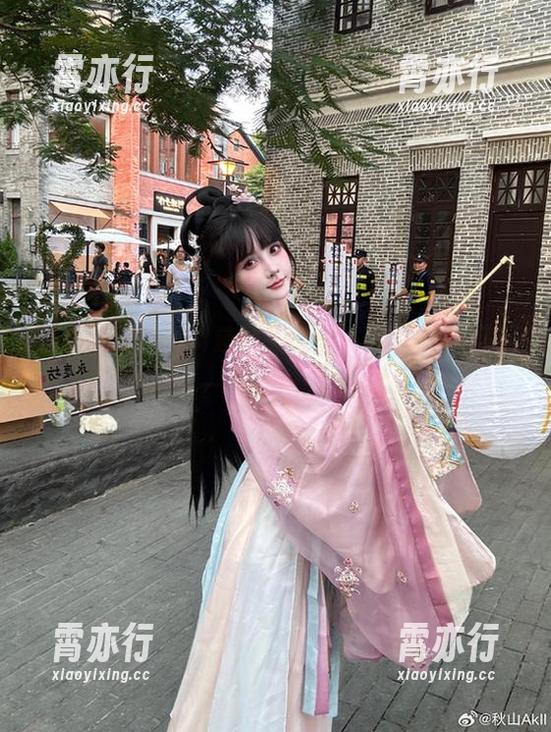 重磅！秋山AkI连体衣全集，每一件都是另一个小宇宙。
