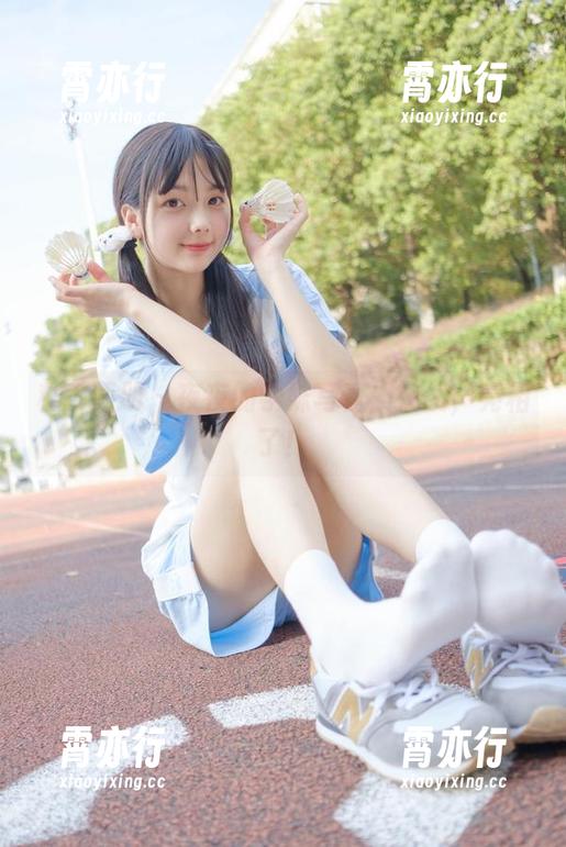 稚乖画册-夜夜 稚乖画册 - 夜夜的学妹写真:在线,亮相了!
