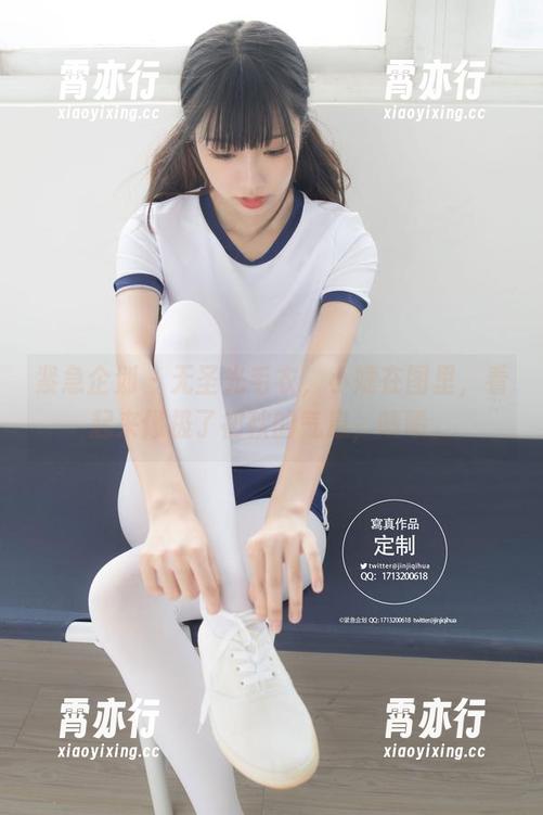 紧急企划 - 无圣光毛衣，小婕在图里，看起来像极了初秋的气息，啧啧。